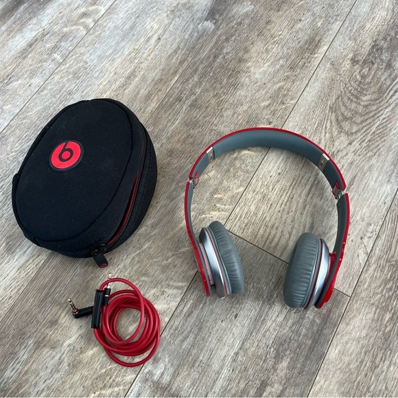 Beats by Dre Solo Wired Headphones - Red Special Edition - Picture 2 of 11